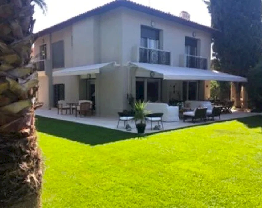 Çeşme Ilıca Şantiye Evleriʼnde Sahile 200 m Satılık Villa